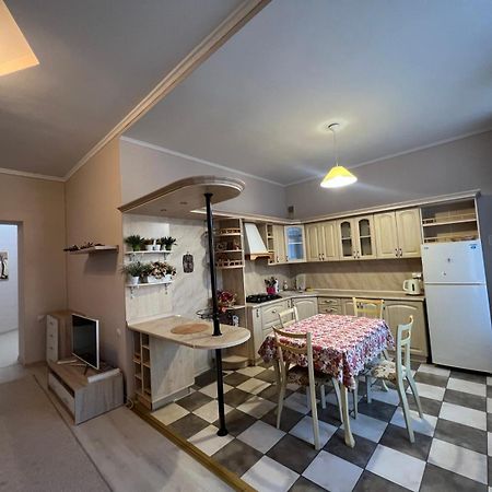 Apartment On Baseinaya Street 13 Kiev Buitenkant foto